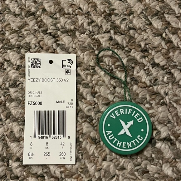 adidas Yeezy Boost 350 V2 Carbon - Picture 11 of 14